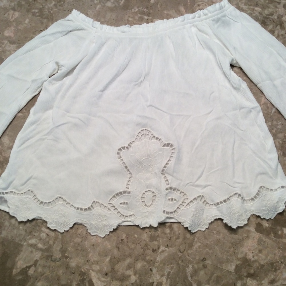 🎈SALE🎈 Stradivarius White Off Shoulder Top